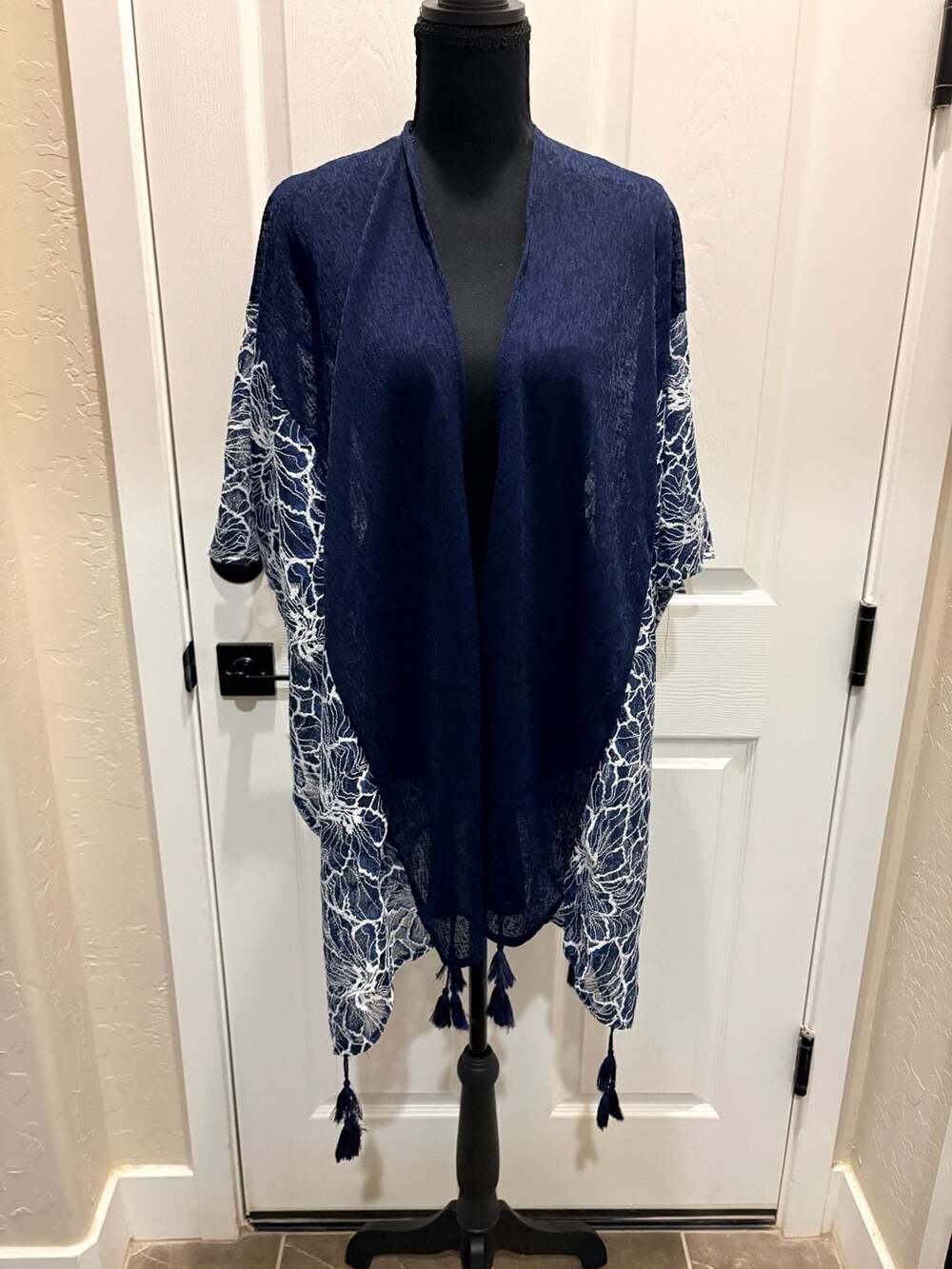 Everleigh Kimono Size 3X Blue White Lace Tassels (166)